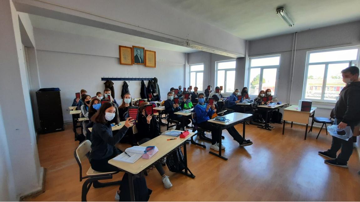 Ataman Özbay'dan Öğrencilerimize Hediye